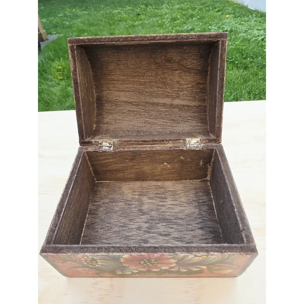 Vintage Hand Painted Wooden Floral Folk Art Box Jewelry Chest 5.5